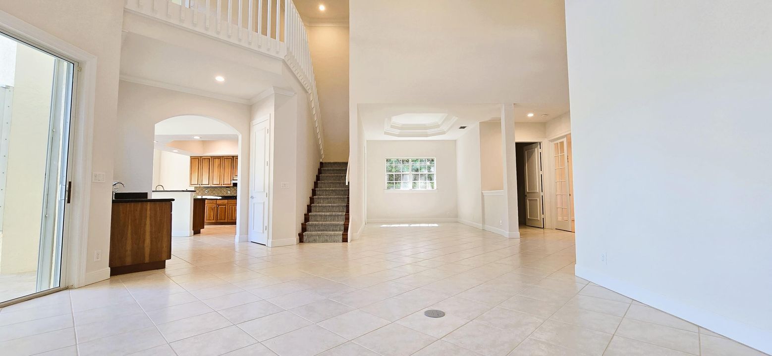 В аренду: $25,000 (5 спален, 4 ванн, 3647 Квадратных фут)