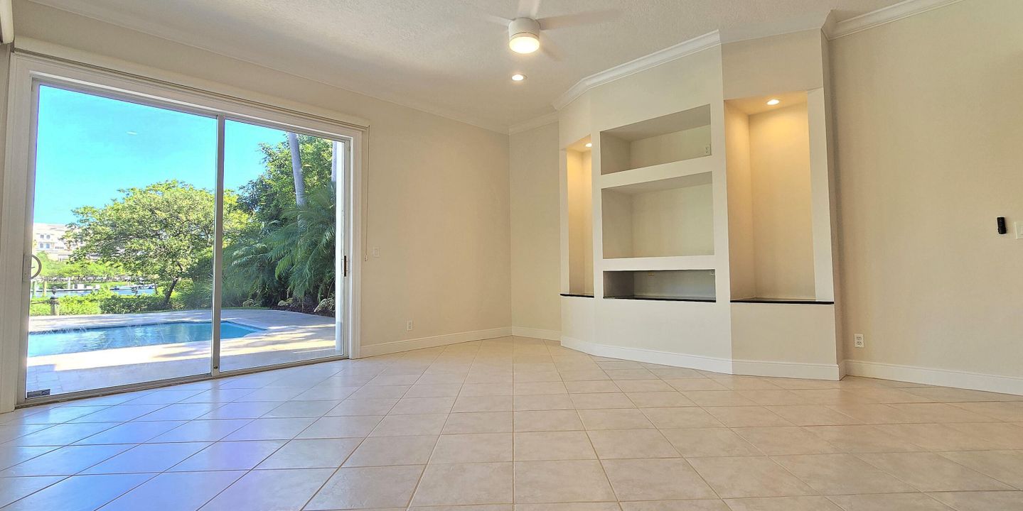 В аренду: $25,000 (5 спален, 4 ванн, 3647 Квадратных фут)