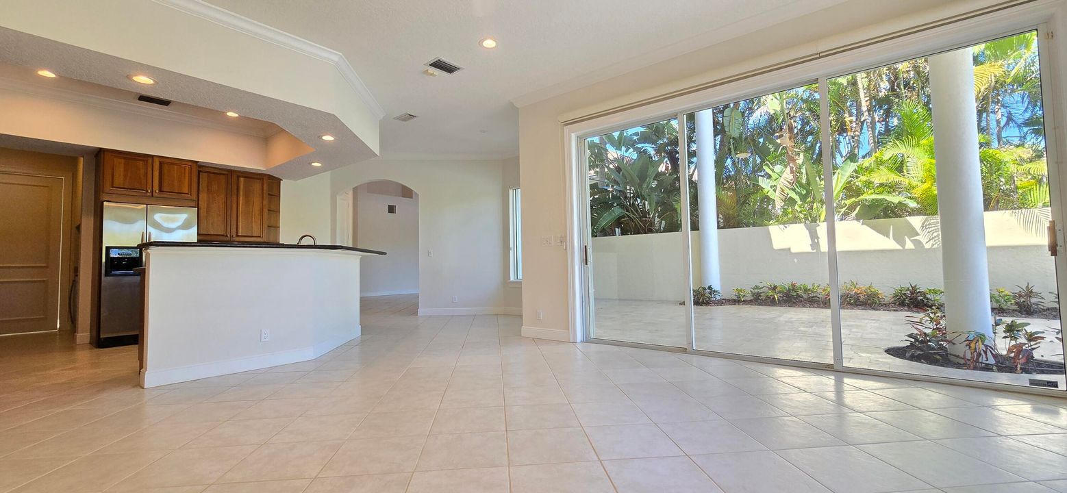 В аренду: $25,000 (5 спален, 4 ванн, 3647 Квадратных фут)