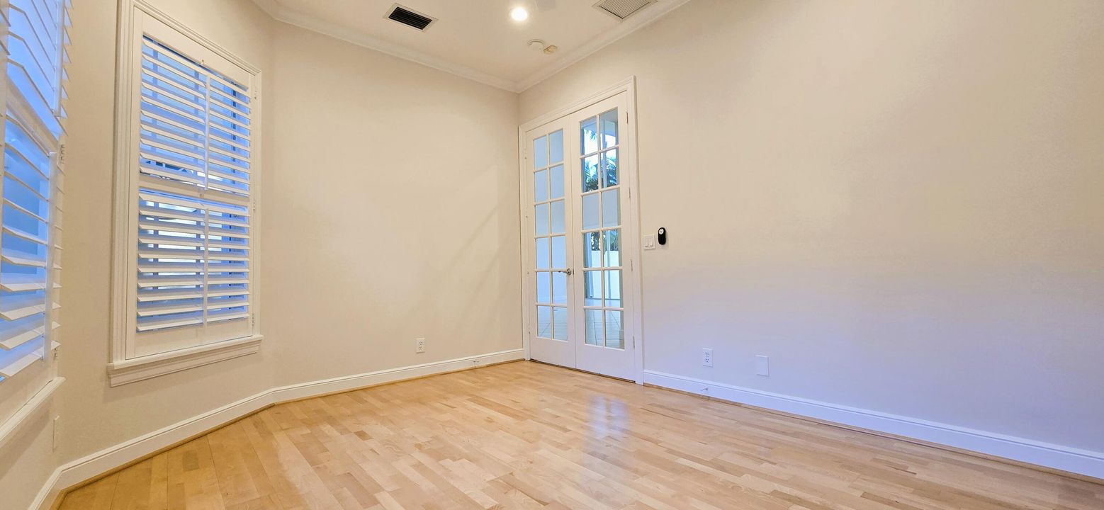 В аренду: $25,000 (5 спален, 4 ванн, 3647 Квадратных фут)