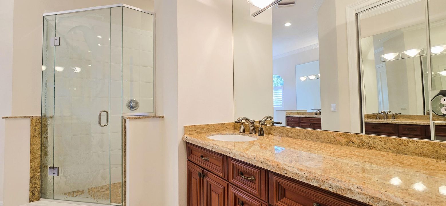 В аренду: $25,000 (5 спален, 4 ванн, 3647 Квадратных фут)