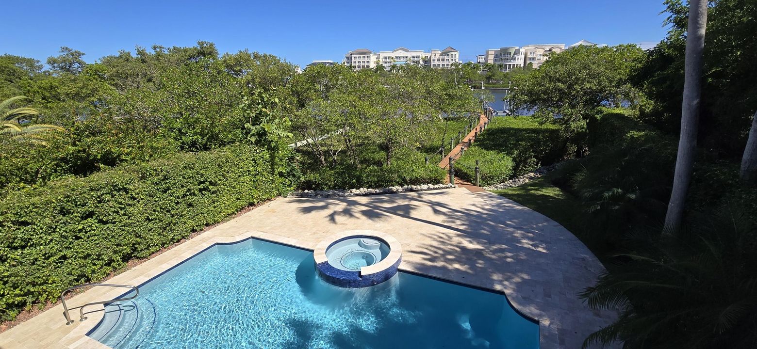 В аренду: $25,000 (5 спален, 4 ванн, 3647 Квадратных фут)