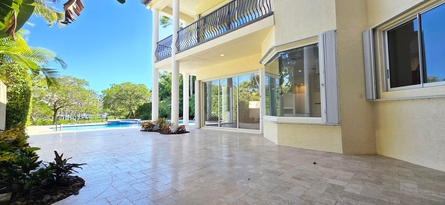 В аренду: $25,000 (5 спален, 4 ванн, 3647 Квадратных фут)