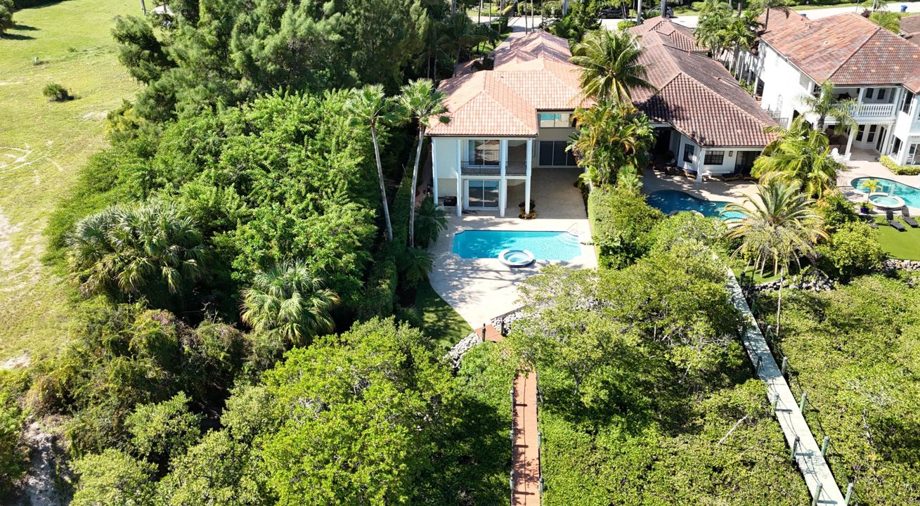 В аренду: $25,000 (5 спален, 4 ванн, 3647 Квадратных фут)