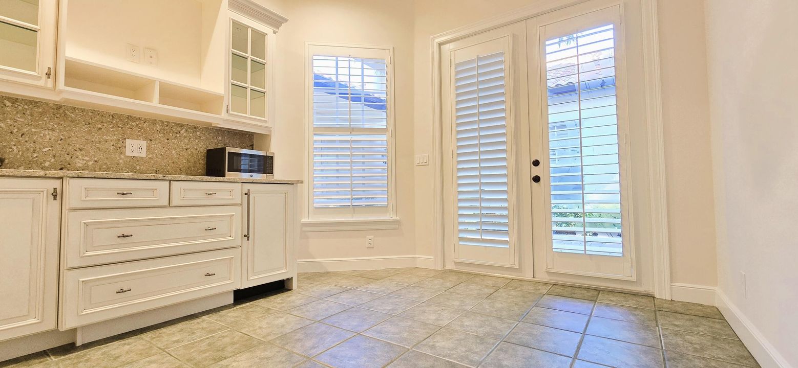 В аренду: $25,000 (5 спален, 4 ванн, 3647 Квадратных фут)