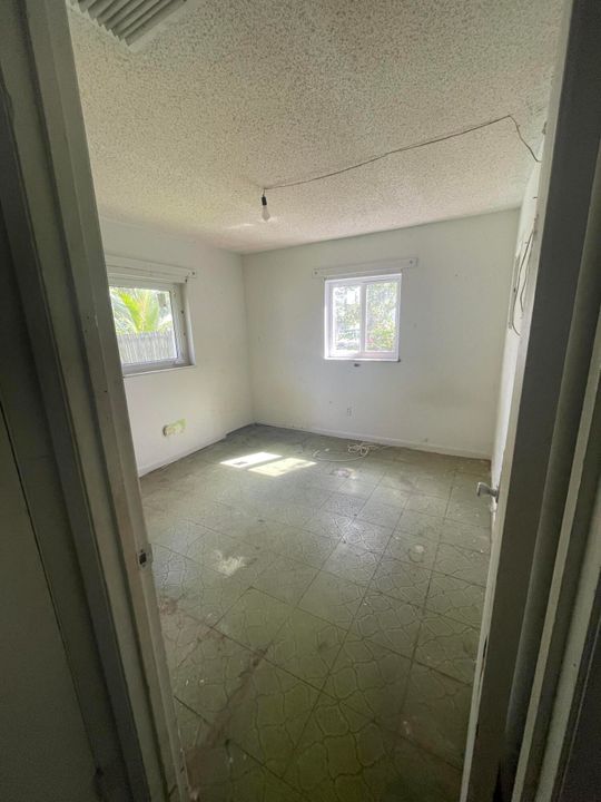 待售: $225,000 (3 贝兹, 1 浴室, 912 平方英尺)