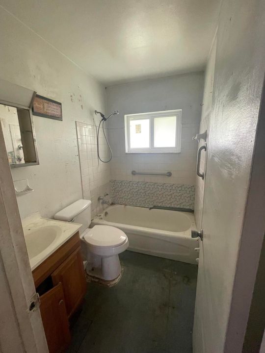 待售: $225,000 (3 贝兹, 1 浴室, 912 平方英尺)