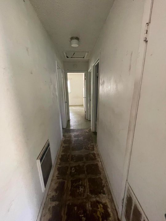 待售: $225,000 (3 贝兹, 1 浴室, 912 平方英尺)