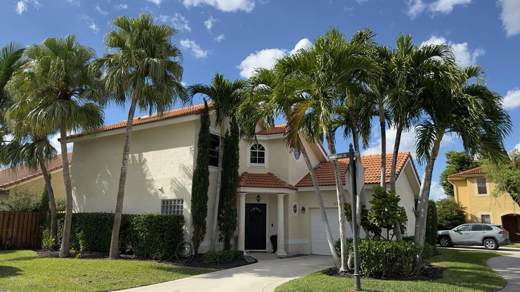 Recently Rented: $3,300 (3 beds, 2 baths, 1419 Square Feet)