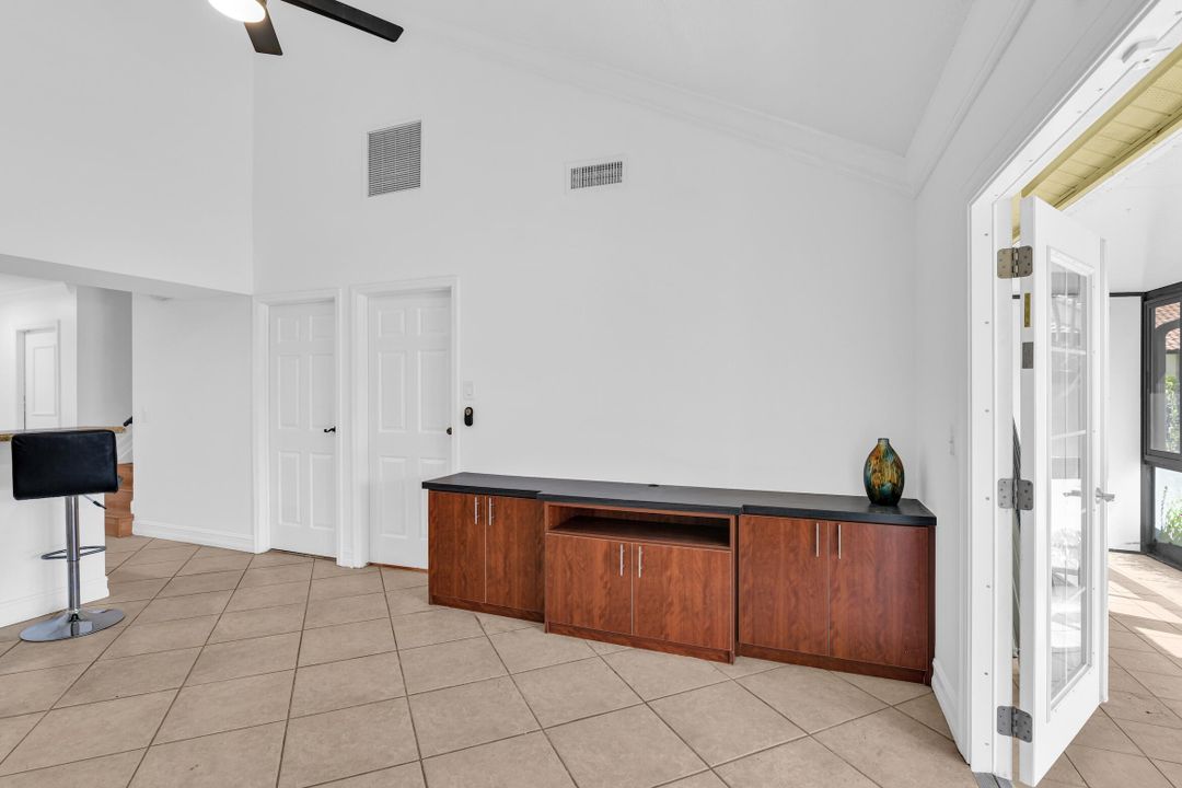 Active With Contract: $399,500 (2 beds, 2 baths, 1109 Square Feet)
