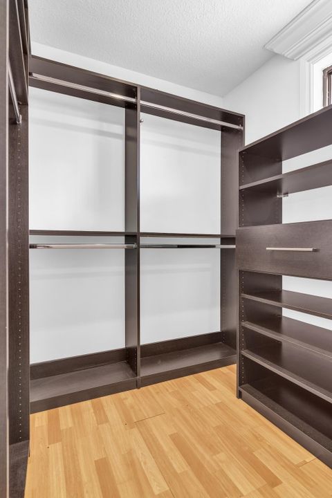 Active With Contract: $399,500 (2 beds, 2 baths, 1109 Square Feet)