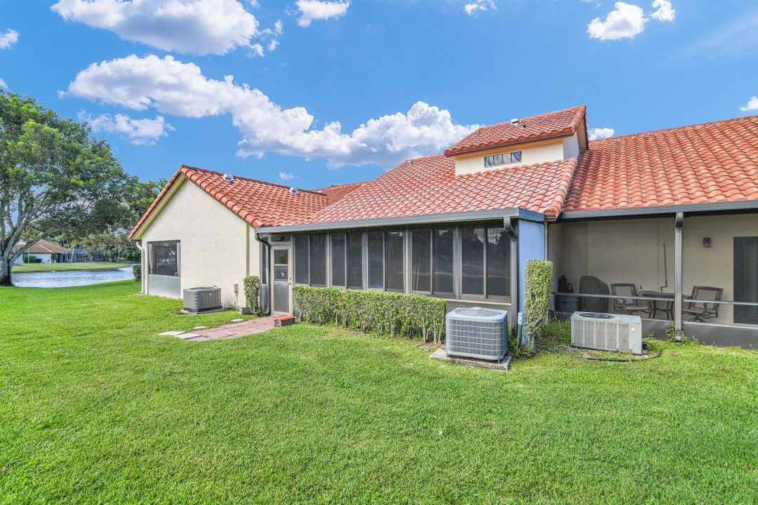 Active With Contract: $399,500 (2 beds, 2 baths, 1109 Square Feet)