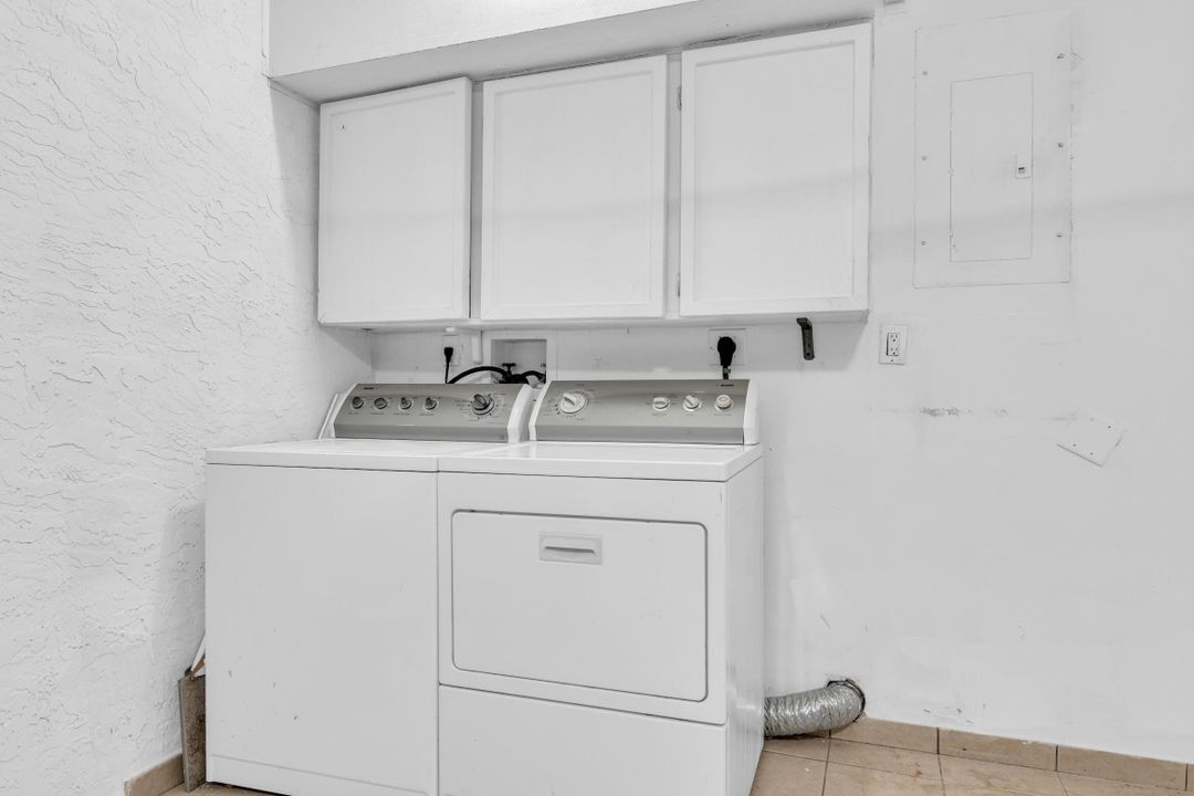 Active With Contract: $399,500 (2 beds, 2 baths, 1109 Square Feet)