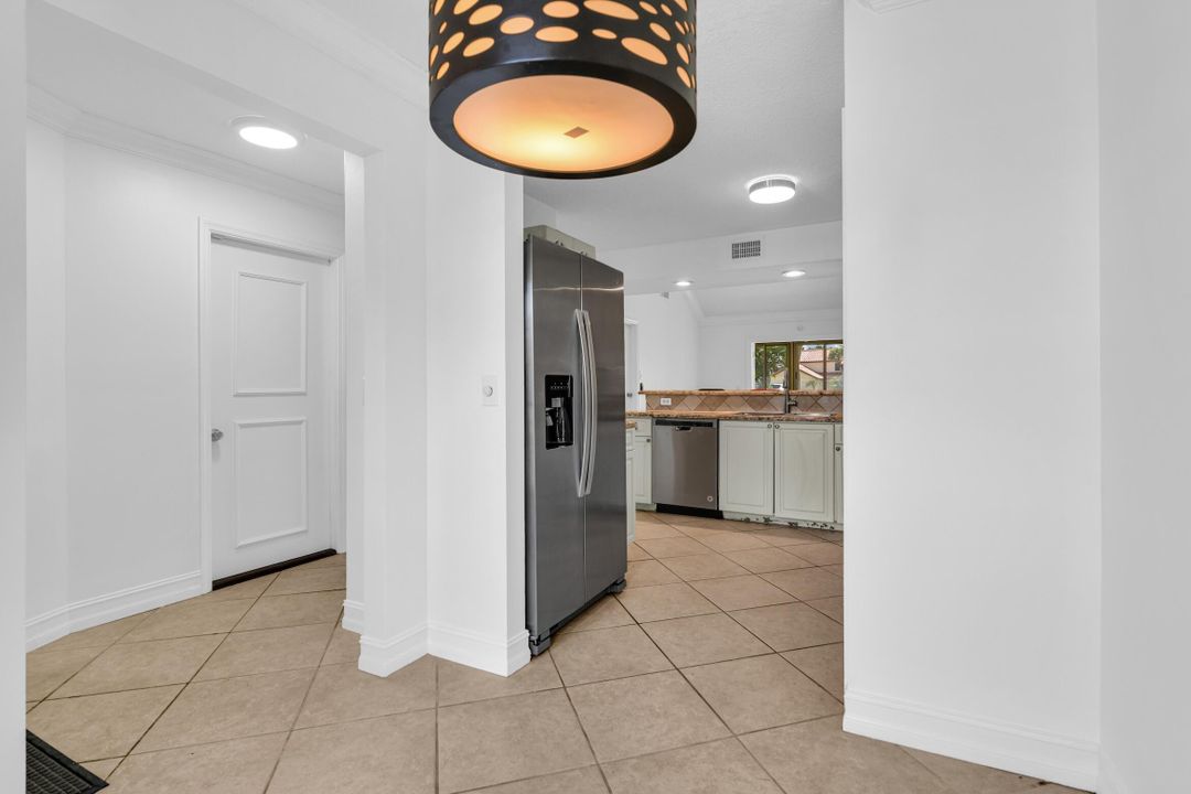 Active With Contract: $399,500 (2 beds, 2 baths, 1109 Square Feet)