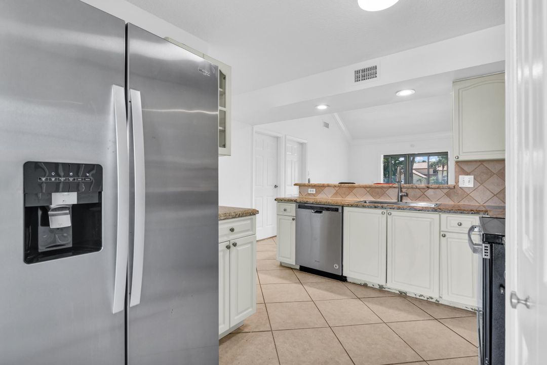 Active With Contract: $399,500 (2 beds, 2 baths, 1109 Square Feet)