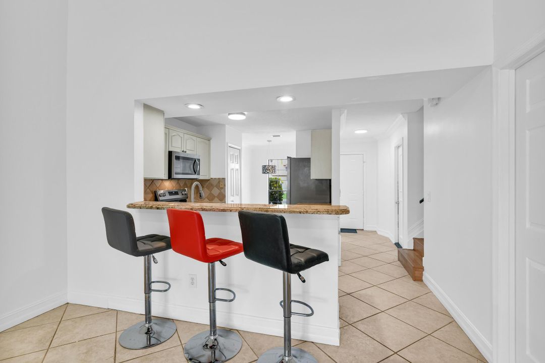 Active With Contract: $399,500 (2 beds, 2 baths, 1109 Square Feet)