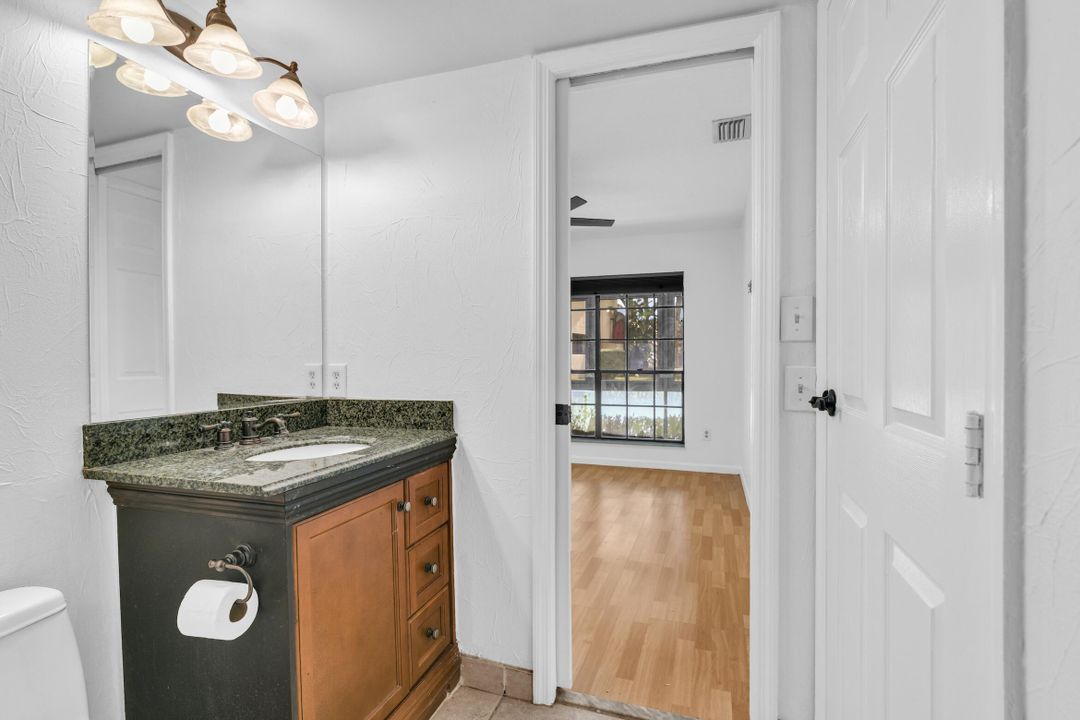 Active With Contract: $399,500 (2 beds, 2 baths, 1109 Square Feet)