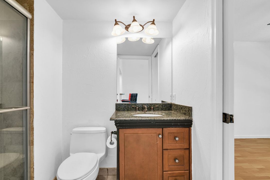 Active With Contract: $399,500 (2 beds, 2 baths, 1109 Square Feet)