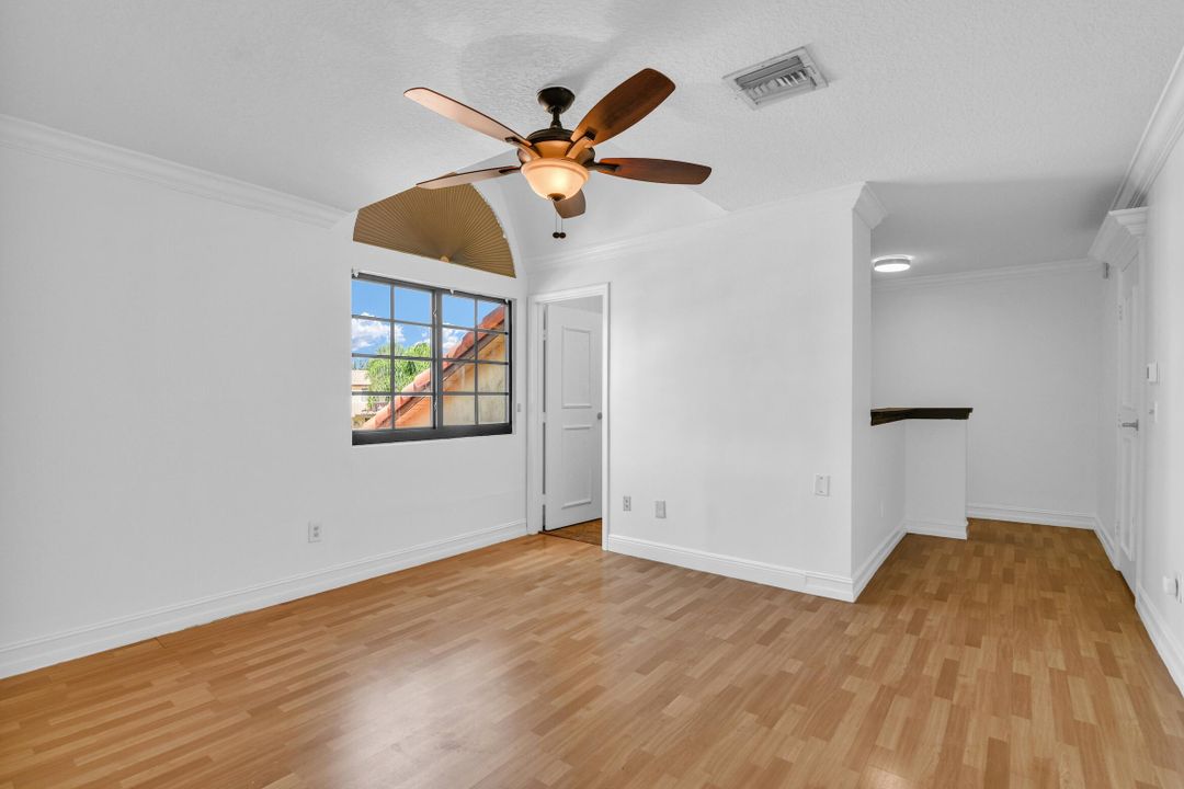 Active With Contract: $399,500 (2 beds, 2 baths, 1109 Square Feet)