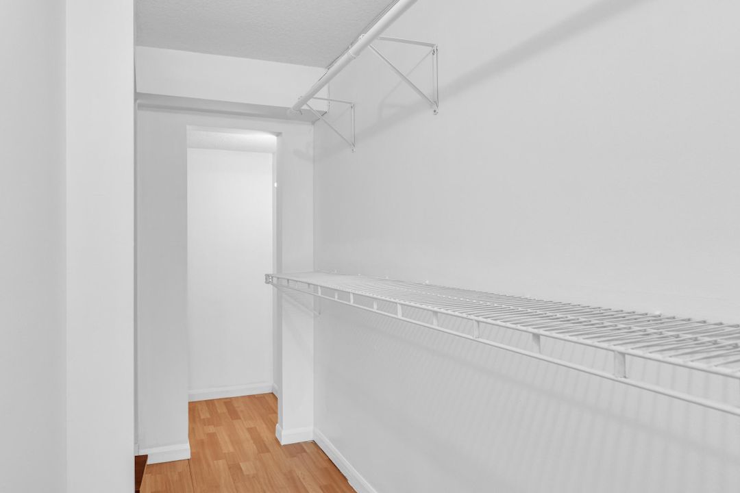 Active With Contract: $399,500 (2 beds, 2 baths, 1109 Square Feet)