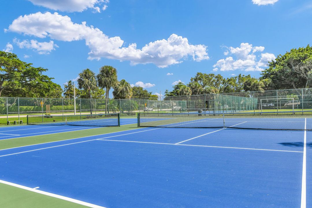 Active With Contract: $399,500 (2 beds, 2 baths, 1109 Square Feet)