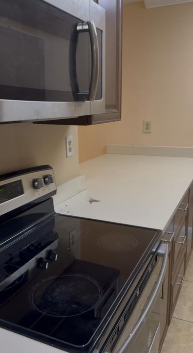 出租: $2,000 (2 贝兹, 2 浴室, 1030 平方英尺)