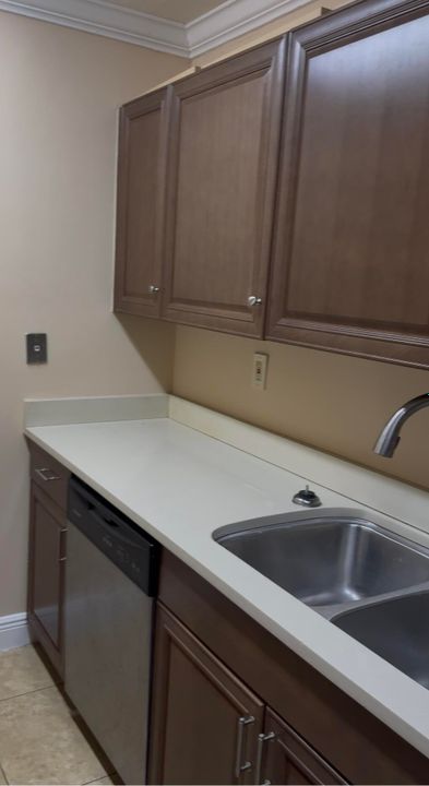 出租: $2,000 (2 贝兹, 2 浴室, 1030 平方英尺)