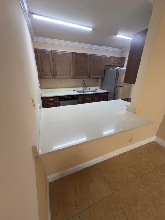 出租: $2,000 (2 贝兹, 2 浴室, 1030 平方英尺)