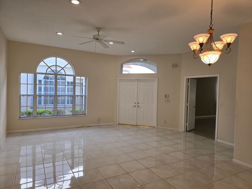 For Rent: $3,600 (2 beds, 2 baths, 1586 Square Feet)