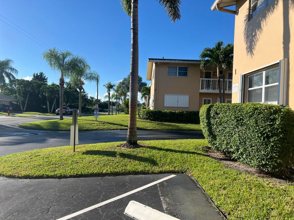 For Sale: $120,000 (2 beds, 2 baths, 870 Square Feet)