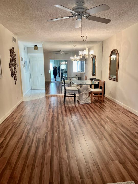 For Sale: $120,000 (2 beds, 2 baths, 870 Square Feet)