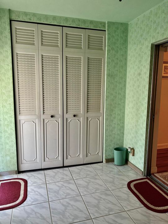 For Sale: $120,000 (2 beds, 2 baths, 870 Square Feet)