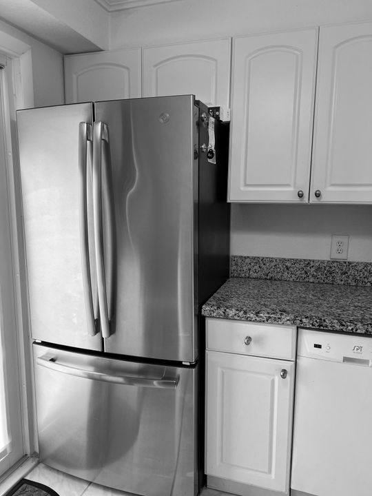 For Sale: $120,000 (2 beds, 2 baths, 870 Square Feet)