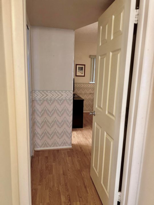 For Sale: $120,000 (2 beds, 2 baths, 870 Square Feet)