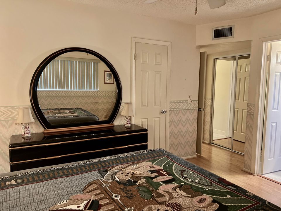 For Sale: $120,000 (2 beds, 2 baths, 870 Square Feet)