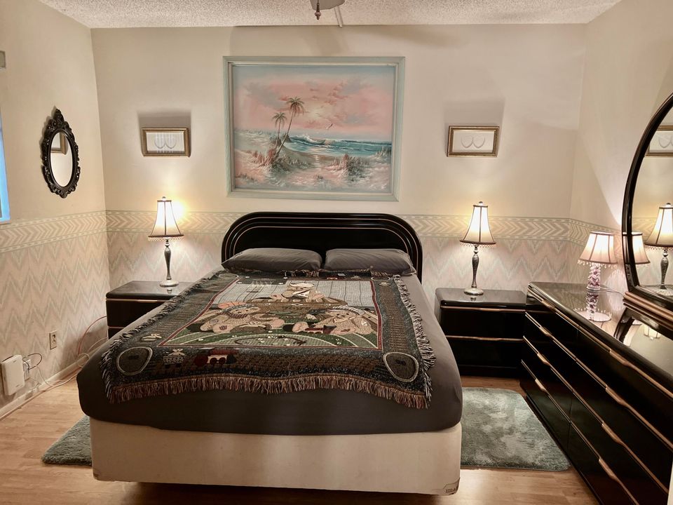 For Sale: $120,000 (2 beds, 2 baths, 870 Square Feet)