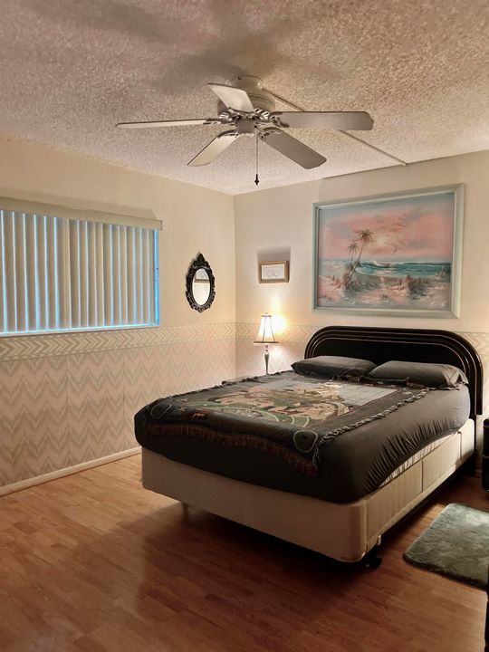 For Sale: $120,000 (2 beds, 2 baths, 870 Square Feet)