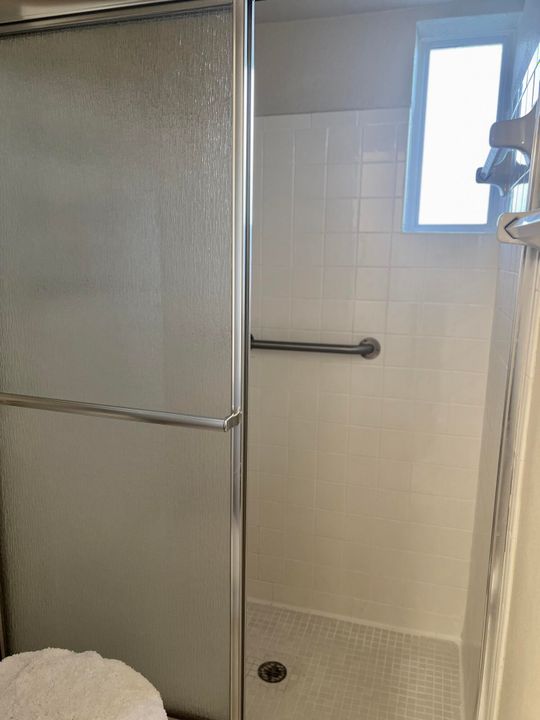 For Sale: $120,000 (2 beds, 2 baths, 870 Square Feet)