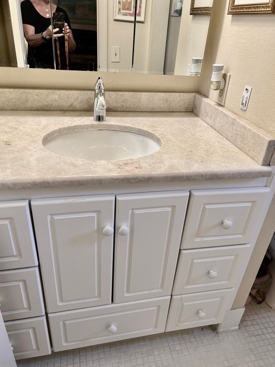 For Sale: $120,000 (2 beds, 2 baths, 870 Square Feet)