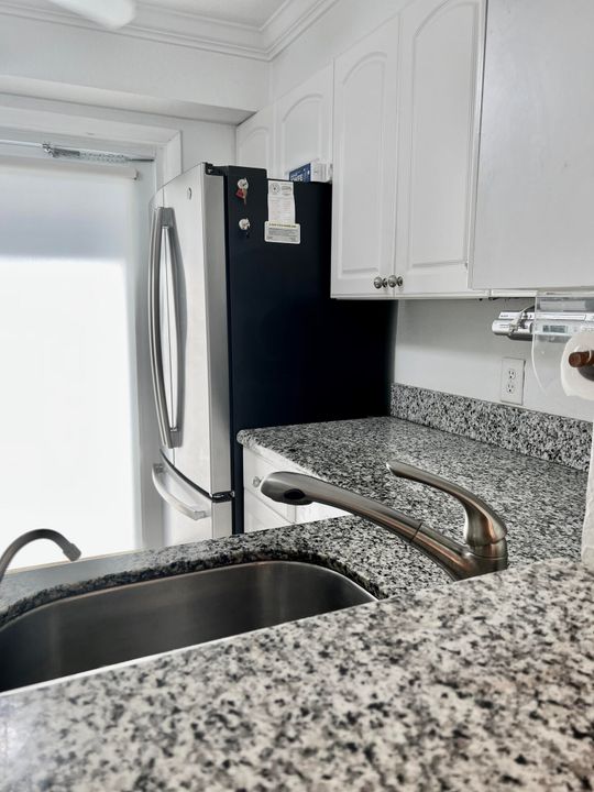 For Sale: $120,000 (2 beds, 2 baths, 870 Square Feet)