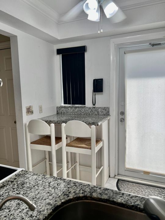 For Sale: $120,000 (2 beds, 2 baths, 870 Square Feet)