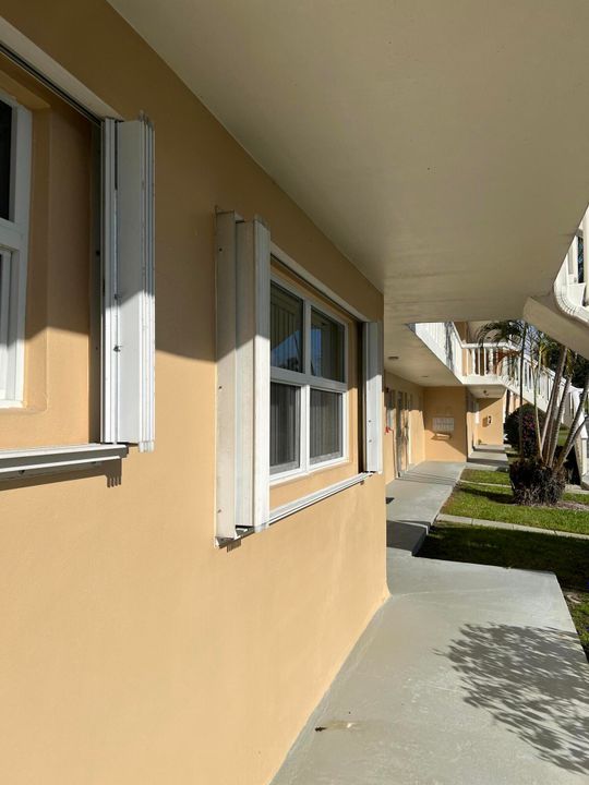 For Sale: $120,000 (2 beds, 2 baths, 870 Square Feet)