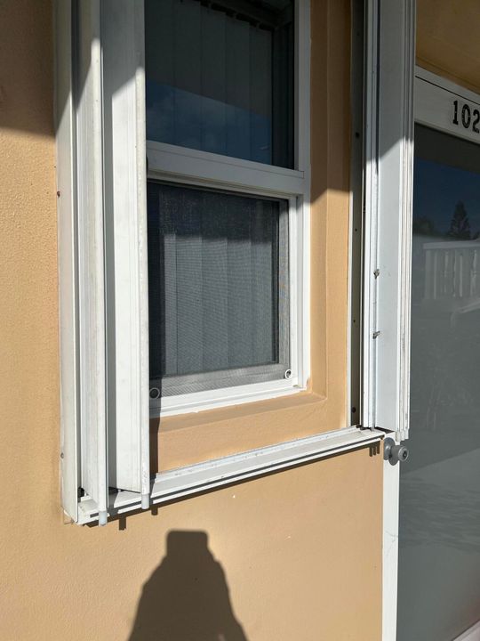 For Sale: $120,000 (2 beds, 2 baths, 870 Square Feet)