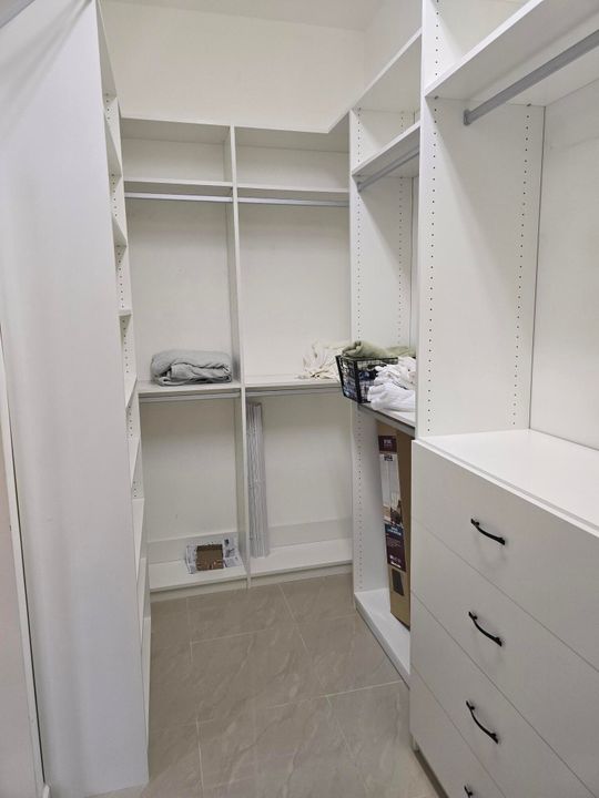 For Rent: $3,600 (2 beds, 2 baths, 1586 Square Feet)