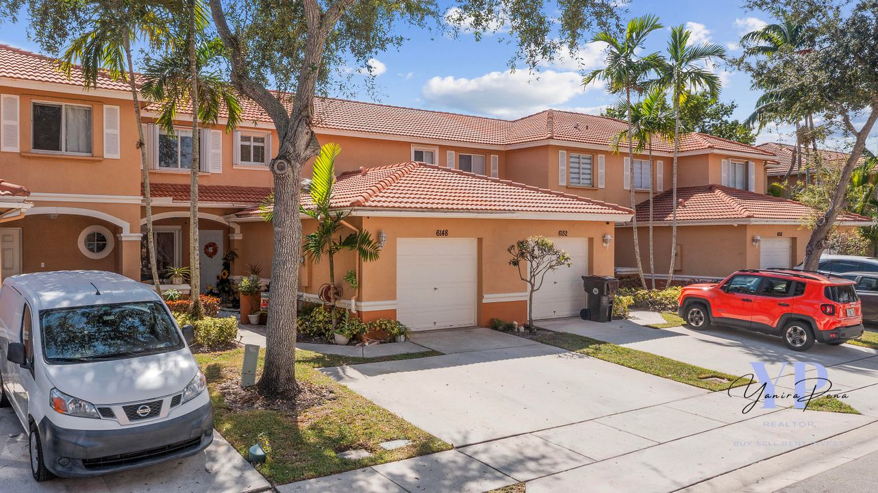 For Sale: $389,900 (2 beds, 2 baths, 1322 Square Feet)