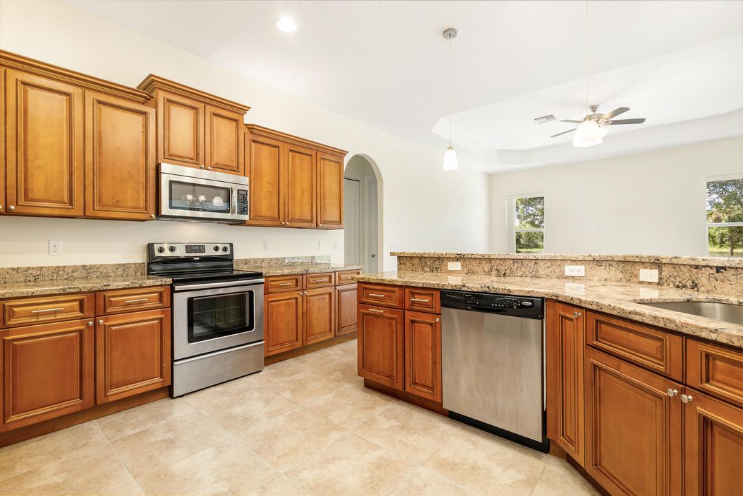 待售: $1,650,000 (4 贝兹, 3 浴室, 3000 平方英尺)