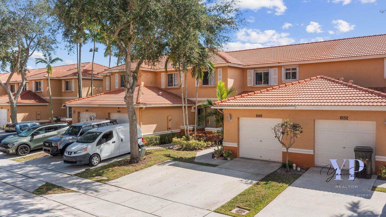 For Sale: $389,900 (2 beds, 2 baths, 1322 Square Feet)