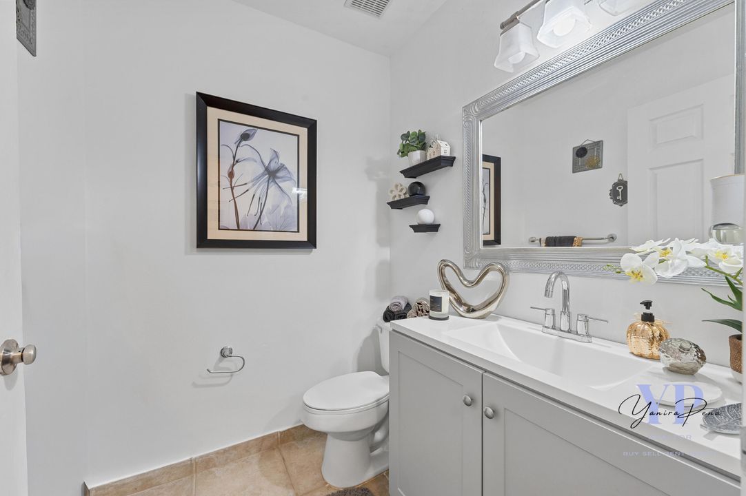 For Sale: $389,900 (2 beds, 2 baths, 1322 Square Feet)