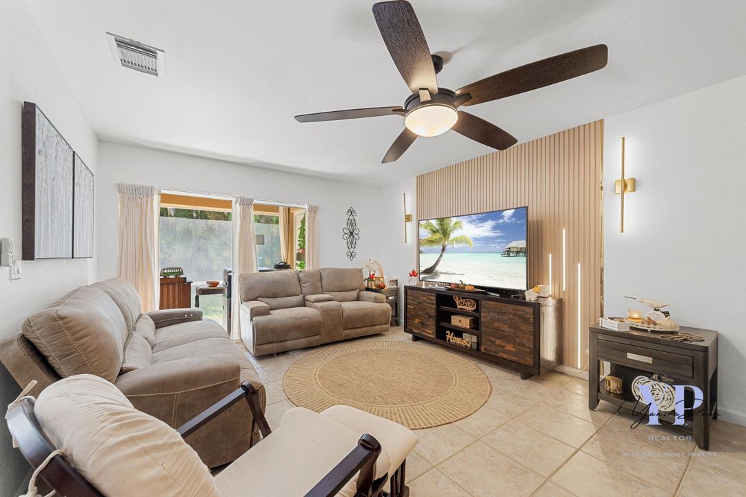 For Sale: $389,900 (2 beds, 2 baths, 1322 Square Feet)