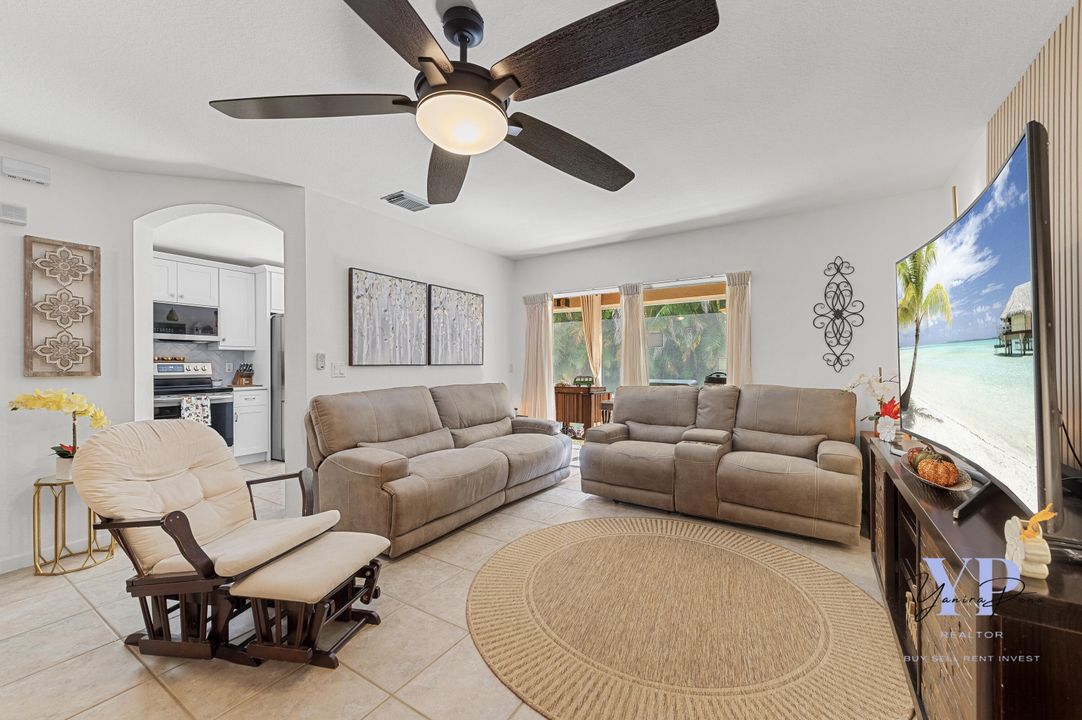 For Sale: $389,900 (2 beds, 2 baths, 1322 Square Feet)